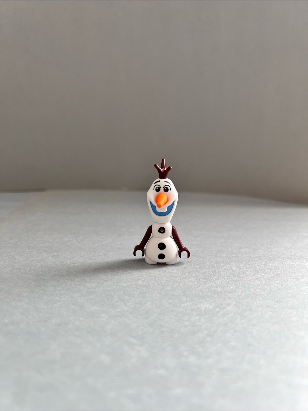 LEGO Disney Olaf mini-doll figure